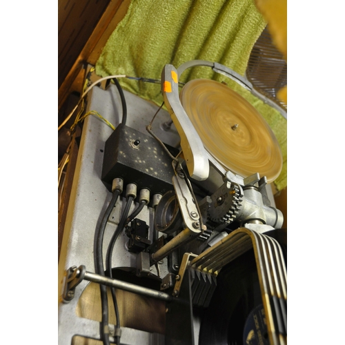 1106 - A LATE 1940s AMI INCORPORATED MODEL B JUKEBOX with a model 500 disc changer for 78s, 75w valve ampli... 