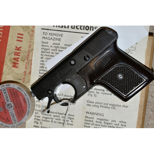 156 - A BOXED WEBLEY & SCOTT MARK III SPORTS STARTING PISTOL, no visible serial no. in correct working con... 