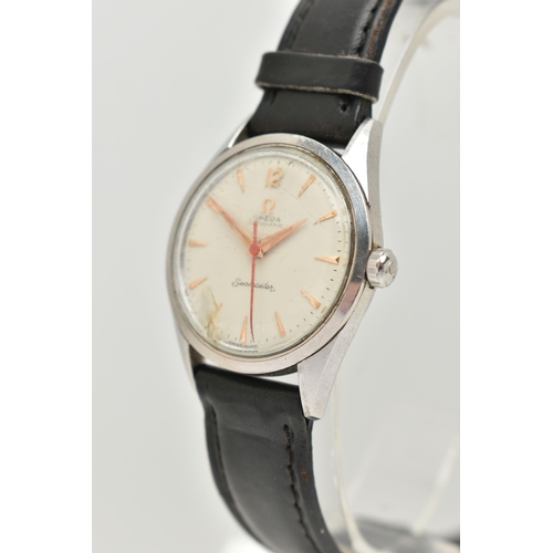 19 - A GENTS 'OMEGA SEAMASTER', automatic movement, round white dial signed 'Omega Automatic, Seamaster',... 