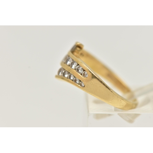 21 - AN 18CT GOLD DIAMOND RING, a three row channel set diamond ring, set with graduated round brilliant ... 