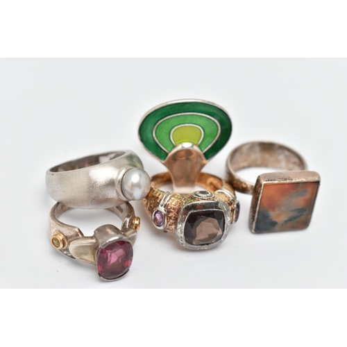 58 - A 'DAVID ANDRSEN' RING AND OTHER ASSORTED SILVER RINGS, a white metal statement ring with shades of ... 