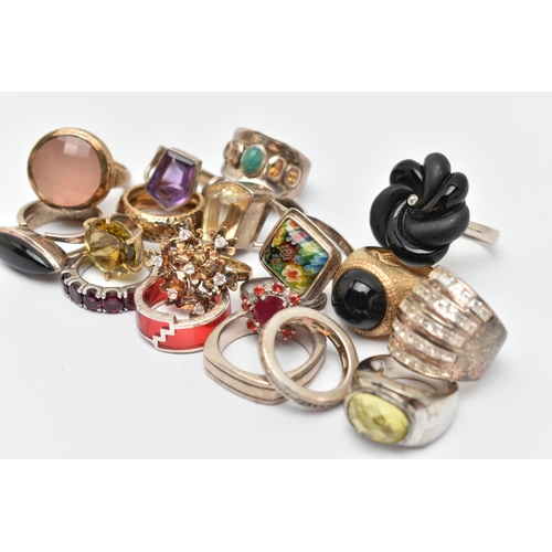 60 - AN ASSORTMENT OF SILVER AND WHITE METAL RINGS, to include five large silver statement rings, four ge... 