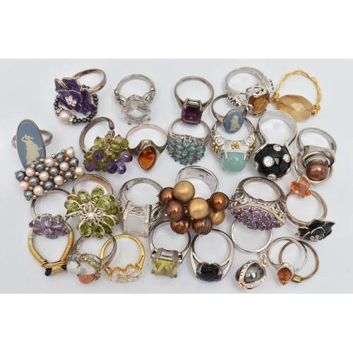 62 - AN ASSORTMENT OF SILVER AND WHITE METAL RINGS, to include five large silver statement rings, three g... 