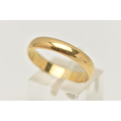 9 - AN 18CT GOLD BAND RING, of plain D-shape design, 18ct hallmark for London 1994, ring size T, approxi... 