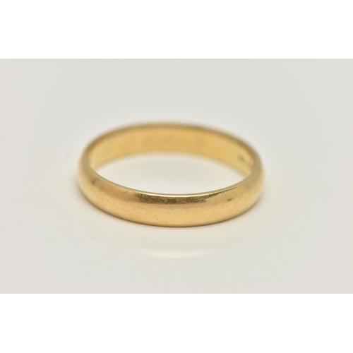 9 - AN 18CT GOLD BAND RING, of plain D-shape design, 18ct hallmark for London 1994, ring size T, approxi... 