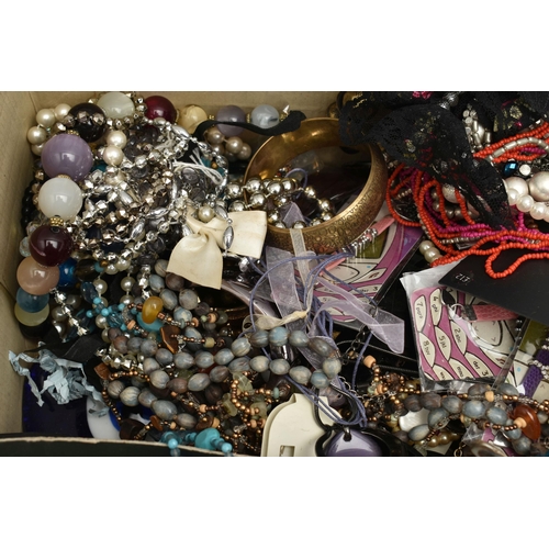 136 - A PLASTIC STORAGE BOX WITH A LARGE ASSORTMENT OF COSTUME JEWELLERY, to include beaded necklaces, ban... 