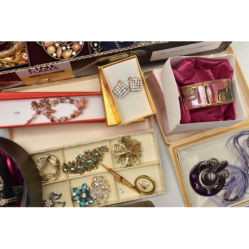 136 - A PLASTIC STORAGE BOX WITH A LARGE ASSORTMENT OF COSTUME JEWELLERY, to include beaded necklaces, ban... 