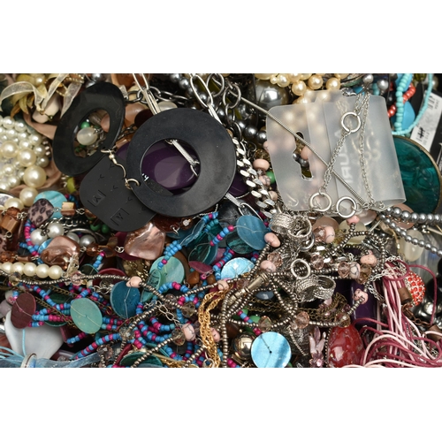 136 - A PLASTIC STORAGE BOX WITH A LARGE ASSORTMENT OF COSTUME JEWELLERY, to include beaded necklaces, ban... 