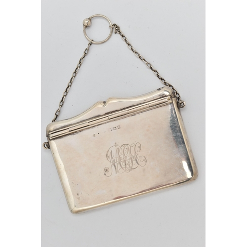 83 - AN EDWARDIAN SILVER CARD CASE IN THE FORM OF A FINGER PURSE, on a short chain with finger ring, the ... 