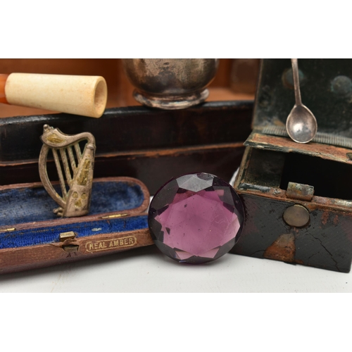 98 - AN ASSORTMENT OF ITEMS, to include a silver salt and mustard pot, with blue glass inserts and spoons... 