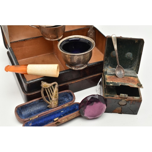 98 - AN ASSORTMENT OF ITEMS, to include a silver salt and mustard pot, with blue glass inserts and spoons... 