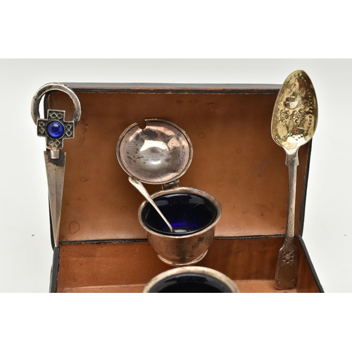 98 - AN ASSORTMENT OF ITEMS, to include a silver salt and mustard pot, with blue glass inserts and spoons... 