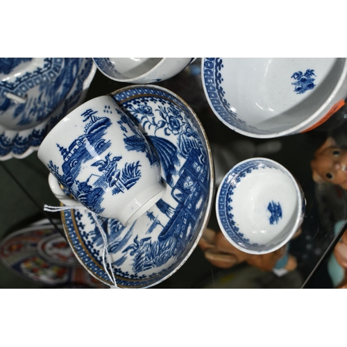 384 - A GROUP OF LATE EIGHTEENTH CENTURY CAUGHLEY PORCELAIN, in the 'Fisherman and Cormorant' pattern, com... 