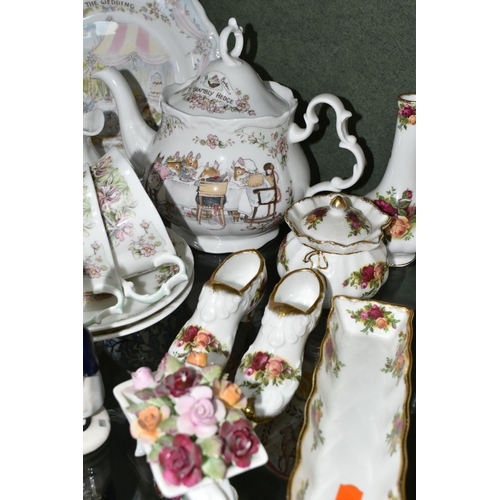 385 - A GROUP OF ROYAL DOULTON AND ROYAL ALBERT GIFT AND TEA WARES, comprising eleven pieces of Royal Doul... 