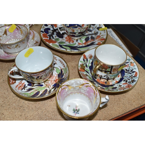 475 - A SMALL GROUP OF EARLY 19TH CENTURY PORCELAIN, PROBABLY COALPORT, comprising a pink and gilt ground ... 