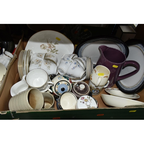 476 - FOUR BOXES AND LOOSE MIXED GLASS AND CERAMIC KITCHENWARE to include a Mason Cash ceramic bird feeder... 