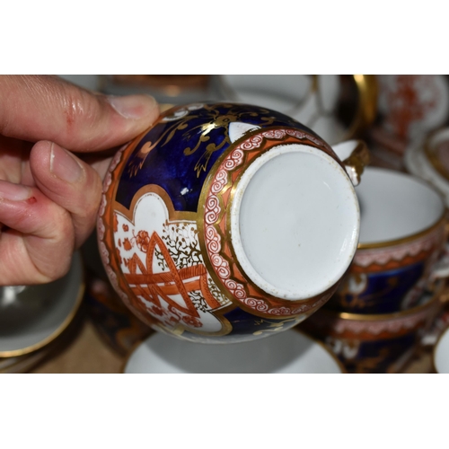 490 - AN EARLY 19TH CENTURY SPODE PORCELAIN DOLLAR PATTERN (No. 715) PART TEA SERVICE, comprising an oval ... 