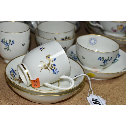 493 - A COLLECTION OF LATE 18TH ENGLISH PORCELAIN TEA WARES INCLUDING WORCESTER AND CAUGHLEY, ALL PRIMARIL... 