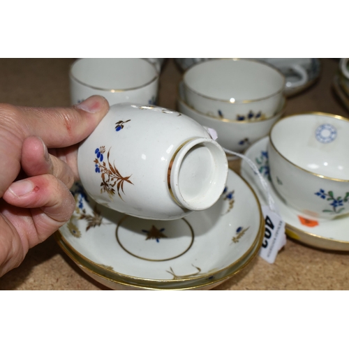 493 - A COLLECTION OF LATE 18TH ENGLISH PORCELAIN TEA WARES INCLUDING WORCESTER AND CAUGHLEY, ALL PRIMARIL... 