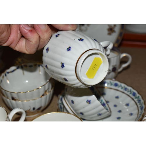 493 - A COLLECTION OF LATE 18TH ENGLISH PORCELAIN TEA WARES INCLUDING WORCESTER AND CAUGHLEY, ALL PRIMARIL... 