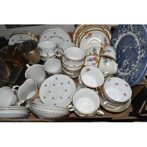 498 - A BOX AND LOOSE CERAMICS, PICTURES, METALWARE AND SUNDRY ITEMS, to include a silver vesta case, hall... 