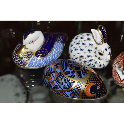 513 - A GROUP OF FOUR ROYAL CROWN DERBY IMARI PAPERWEIGHTS, comprising 'Computer Mouse' modelled by Mark D... 