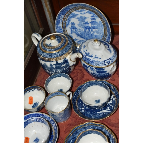 517 - A GROUP OF LATE 18TH AND EARLY 19TH CENTURY CAUGHLEY (SALOPIAN) AND OTHER PORCELAIN TRANSFER PRINTED... 