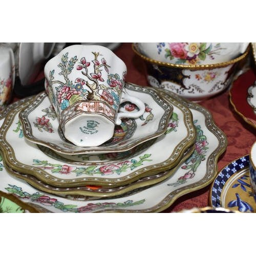 520 - A COLLECTION OF LATE 19TH / EARLY 20TH CENTURY COALPORT PORCELAIN, including a green bat wing trio, ... 