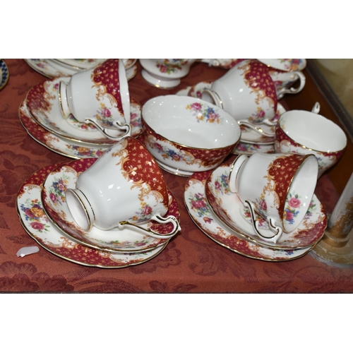 521 - A TWENTY TWO PIECE PARAGON 'ROCKINGHAM' PATTERN PART TEA SET, comprising a cake plate, two cream jug... 