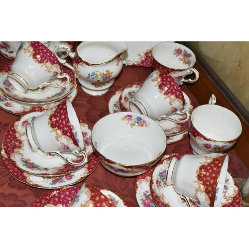 521 - A TWENTY TWO PIECE PARAGON 'ROCKINGHAM' PATTERN PART TEA SET, comprising a cake plate, two cream jug... 