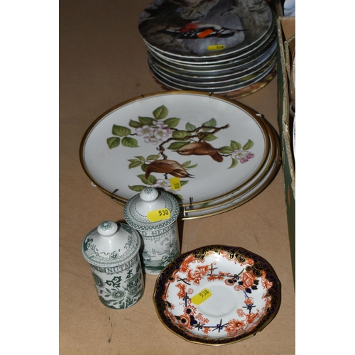 538 - FOUR BOXES OF MIXED CERAMICS AND ORNAMENTS WITH LOOSE BIRD THEMED COLLECTOR PLATES to include a vari... 