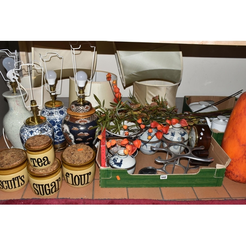 542 - TWO BOXES OF CERAMICS AND LOOSE TABLE LAMPS, to include a large orange West German floor vase 284-47... 