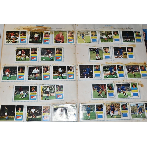 552 - A COLLECTION OF 1970'S/1980'S FOOTBALL STICKER ALBUMS AND QUANTITY OF LOOSE STICKERS, to include a P... 