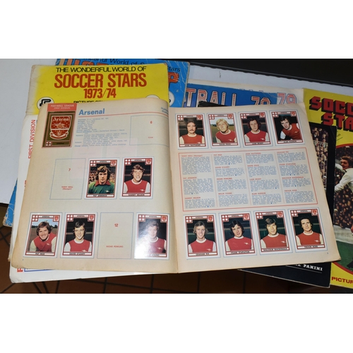 552 - A COLLECTION OF 1970'S/1980'S FOOTBALL STICKER ALBUMS AND QUANTITY OF LOOSE STICKERS, to include a P... 