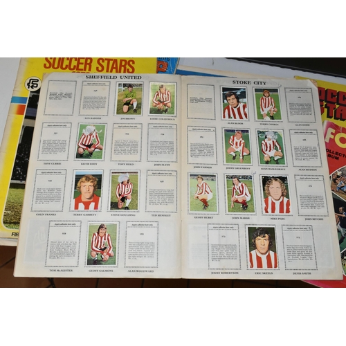 552 - A COLLECTION OF 1970'S/1980'S FOOTBALL STICKER ALBUMS AND QUANTITY OF LOOSE STICKERS, to include a P... 