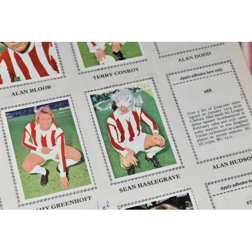 552 - A COLLECTION OF 1970'S/1980'S FOOTBALL STICKER ALBUMS AND QUANTITY OF LOOSE STICKERS, to include a P... 