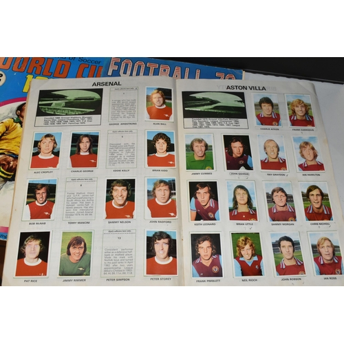 552 - A COLLECTION OF 1970'S/1980'S FOOTBALL STICKER ALBUMS AND QUANTITY OF LOOSE STICKERS, to include a P... 