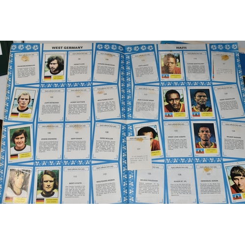 552 - A COLLECTION OF 1970'S/1980'S FOOTBALL STICKER ALBUMS AND QUANTITY OF LOOSE STICKERS, to include a P... 