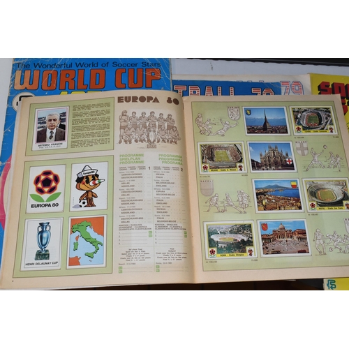 552 - A COLLECTION OF 1970'S/1980'S FOOTBALL STICKER ALBUMS AND QUANTITY OF LOOSE STICKERS, to include a P... 