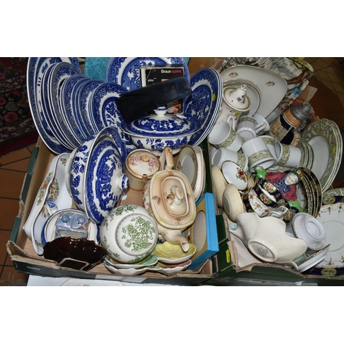 556 - TWO BOXES OF CERAMICS, to include a twenty two piece Willow pattern part dinner service by Alfred Me... 