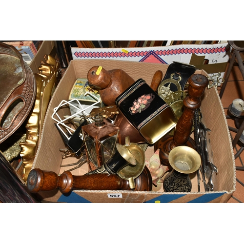 557 - THREE BOXES AND A SELECTION OF MIXED ITEMS to include two vintage copper bowls, a large copper tray,... 