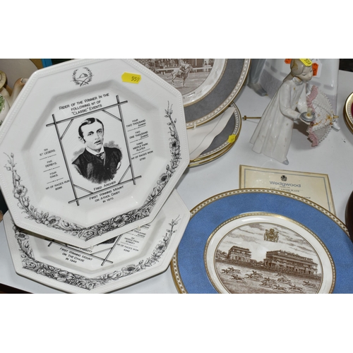 559 - A COLLECTION OF ELEVEN EQUESTRIAN THEMED COLLECTORS PLATES AND A LLADRO PORCELAIN FIGURE GROUP 'COUP... 