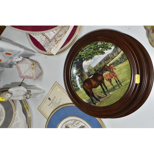 559 - A COLLECTION OF ELEVEN EQUESTRIAN THEMED COLLECTORS PLATES AND A LLADRO PORCELAIN FIGURE GROUP 'COUP... 