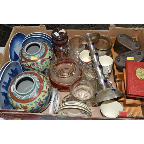 560 - ONE BOX OF MIXED CERAMICS AND GLASSWARE AND THREE LOOSE GLASS LAMPSHADES to include two mottled glas... 