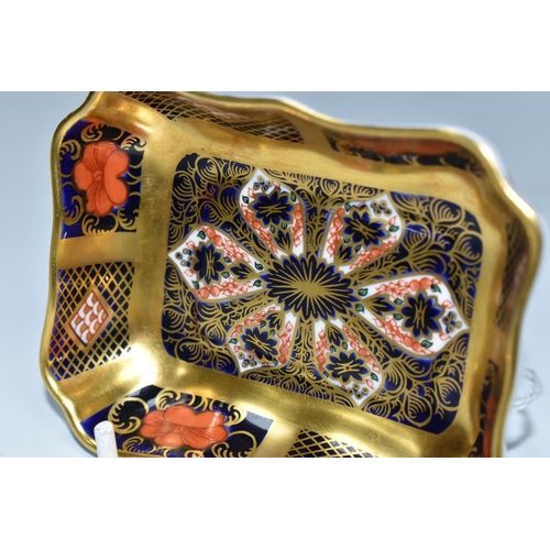 330 - A ROYAL CROWN DERBY IMARI 1128 SOLID GOLD BAND TRINKET DISH, of rectangular scalloped form, length 9... 