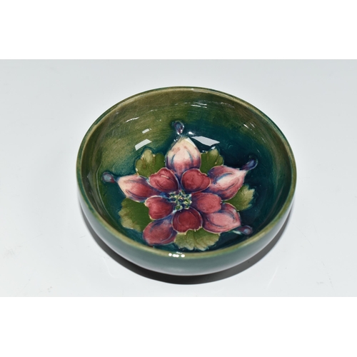 335 - A MOORCROFT POTTERY COLUMBINE PATTERN BOWL, the footed bowl tube lined with a dark pink columbine fl... 