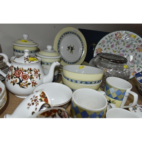 346 - A VARIETY OF CERAMIC KITCHENWARE FROM NAMED MANUFACTURERS to include a Colclough tea set in 'Royale'... 