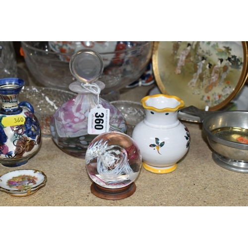 360 - A SELECTION OF ORIENTAL AND ORIENTAL STYLE CERAMICS AND MIXED GLASSWARE to include a large blue and ... 