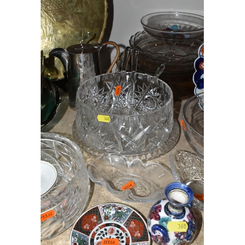 360 - A SELECTION OF ORIENTAL AND ORIENTAL STYLE CERAMICS AND MIXED GLASSWARE to include a large blue and ... 