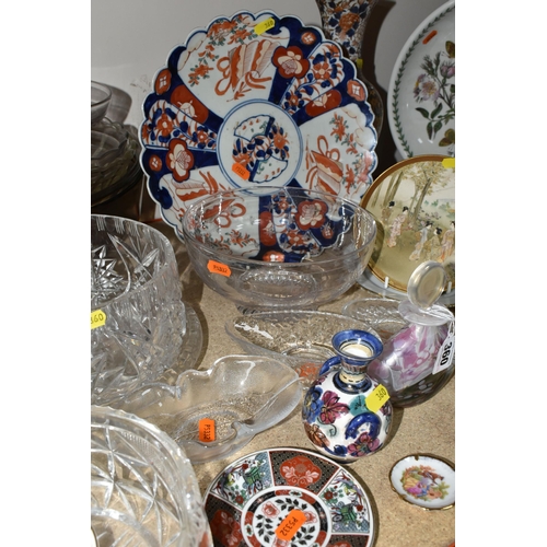 360 - A SELECTION OF ORIENTAL AND ORIENTAL STYLE CERAMICS AND MIXED GLASSWARE to include a large blue and ... 